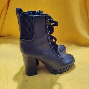 Steve Madden Women US 9.5 black leather heeled boots lace up side zipper
